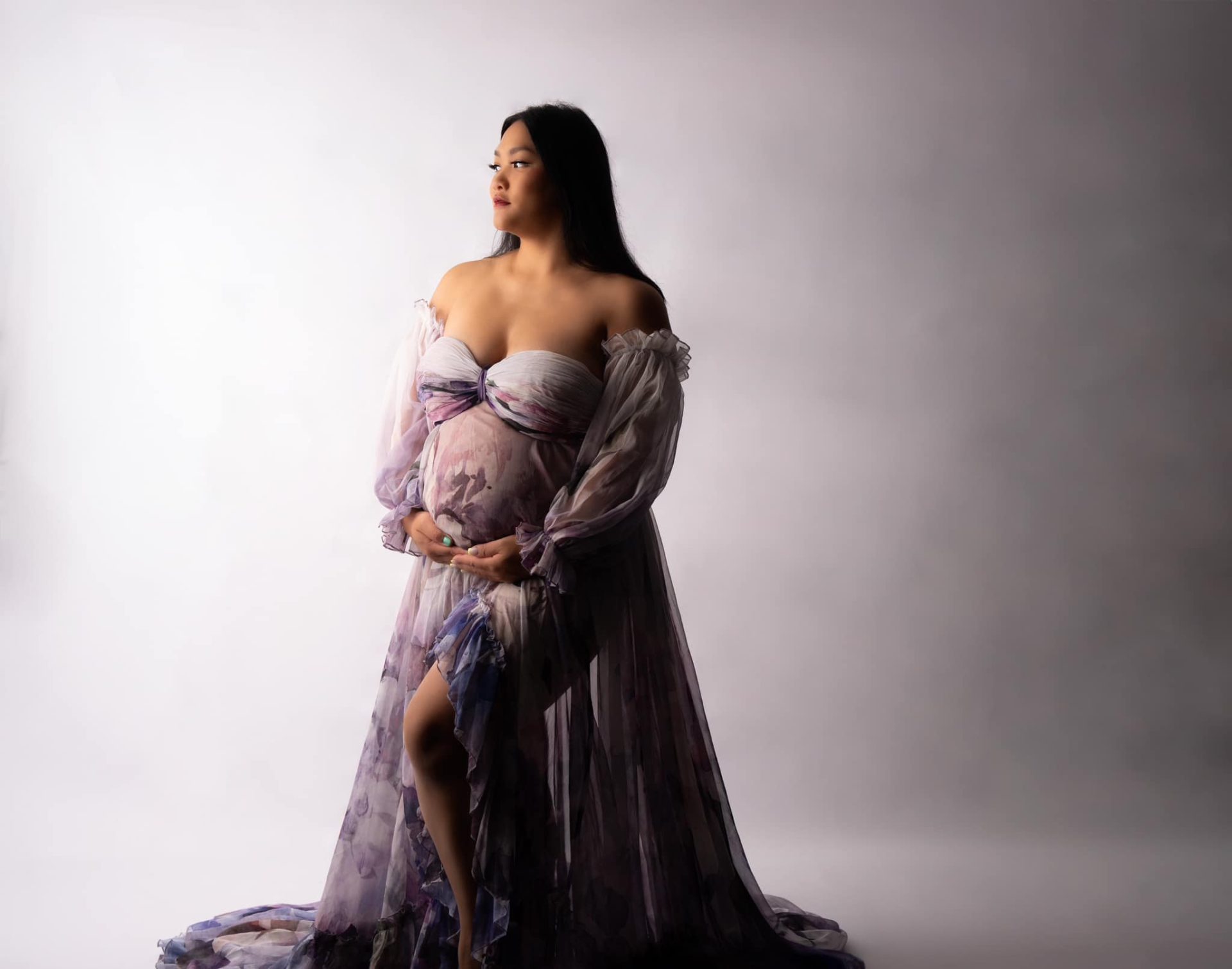 femme avec robe florale