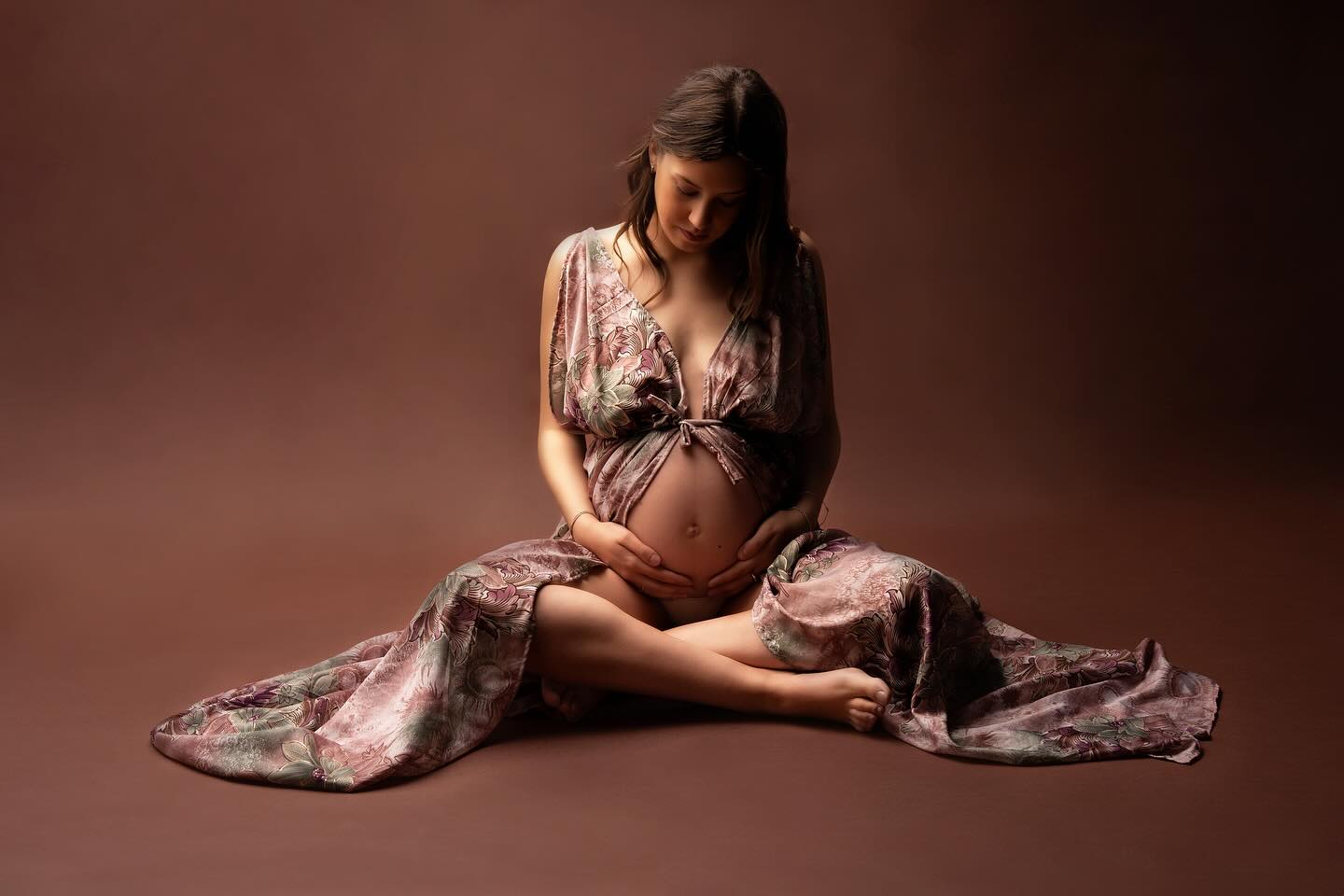 femme enceinte avec robe de créateur