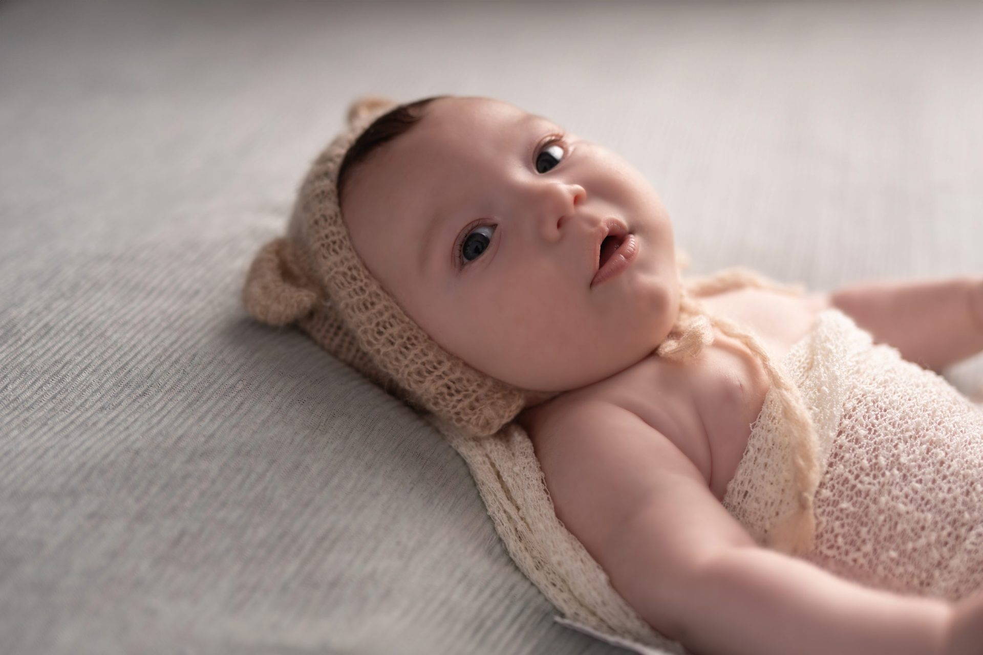 bébé avec capuche